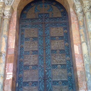 Church door - Cuenca Ecuador
